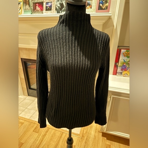 LORO PIANA 100% Cashmere Black Ribbed Turtleneck Sweater Authentic Size 44 VGUC - Picture 2 of 9